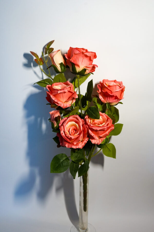 Bukiet róż w kolorze herbacianego różu